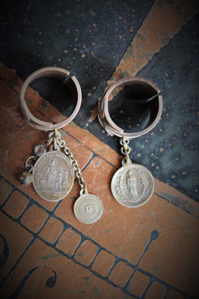 Mother of God Gothic Bronze Copper Maltese Cross Rings w/Rare Tiny Antique Penin Medal,Rare Antique 1846 Mere de Dieu Apparition Medal