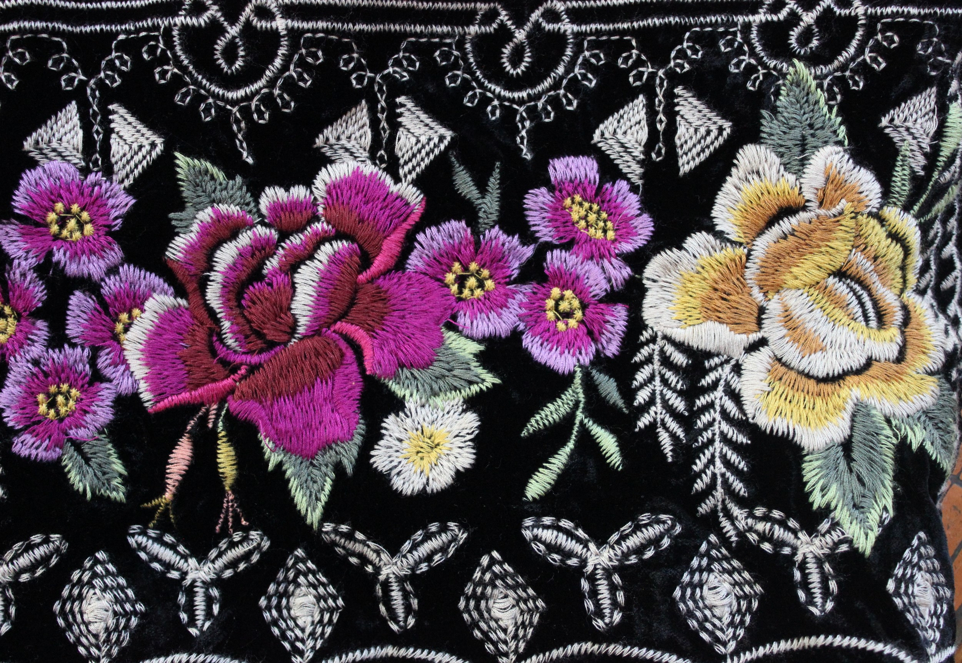 Long Retired Black Velvet Embroidered JWLA Johnny Was Bag