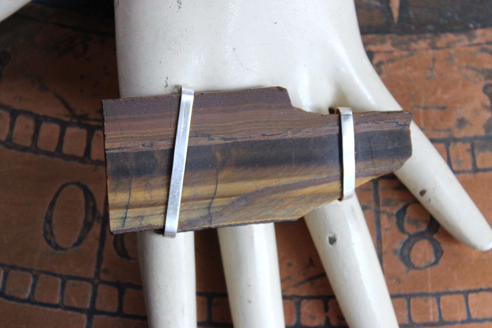 SOLD to J Rare NWT Ongwat Tiger Eye Slab Full Finger Ring - size 8