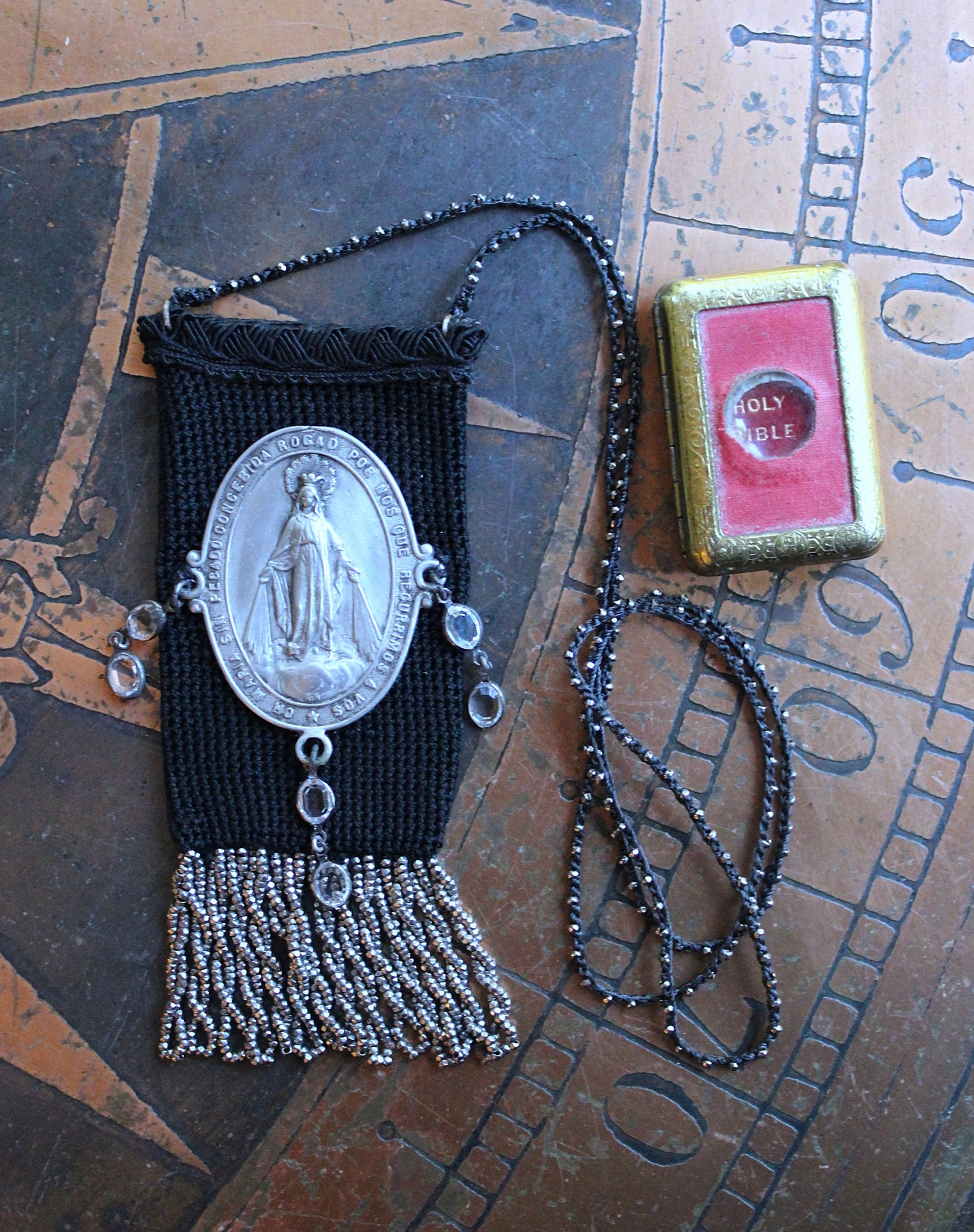 NEW! Antique Faceted Cut Steel Bead Blessing Bag Necklace with RARE Antique 1901 Bryce & Son Miniature Old & New Testament Bible w/Magnifying Case
