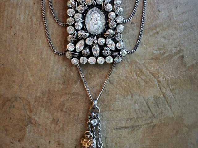 Antique Paste Sterling Chain Necklace w/Rare Antique Queen of the Clergy-St. Tarticisius Medal,Rare Antique Rose Mary+ Rare Cross Heart